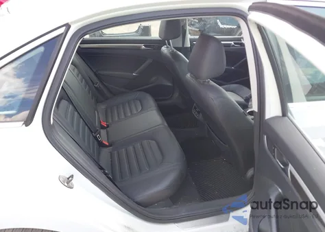 2017 Volkswagen Passat 1.8T Sel Premium z USA, uszkodzony, nr VIN 1VWCT7A34HC077189